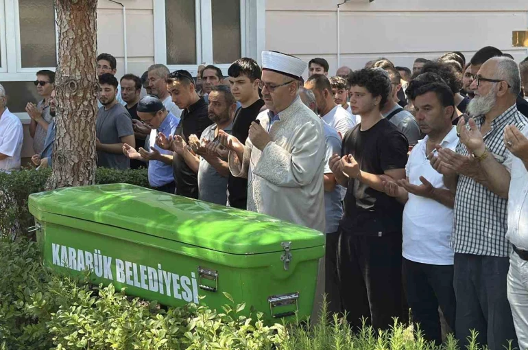 Ormanda ölü bulunan kayıp öğrenci son yolculuğuna uğurlandı 