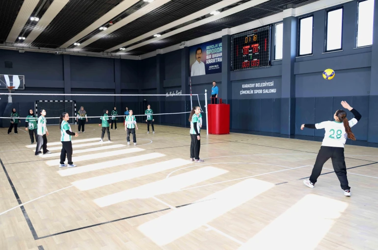 Ortaokullar arası dostluk ve kardeşlik voleybol turnuvası başladı