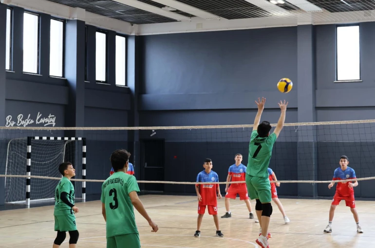 Ortaokullar arası “Kardeşlik ve Dostluk Erkekler Voleybol Turnuvası” başladı