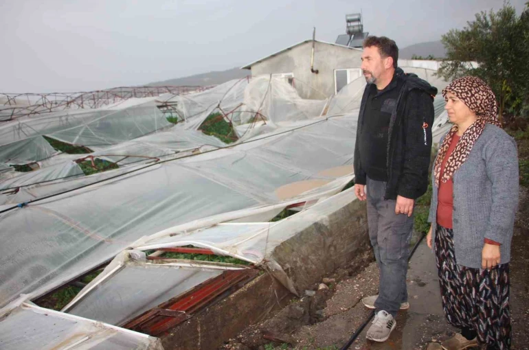 Örtü altı tarımın merkezi Kumluca’da hortumun verdiği hasar gündüz ortaya çıktı