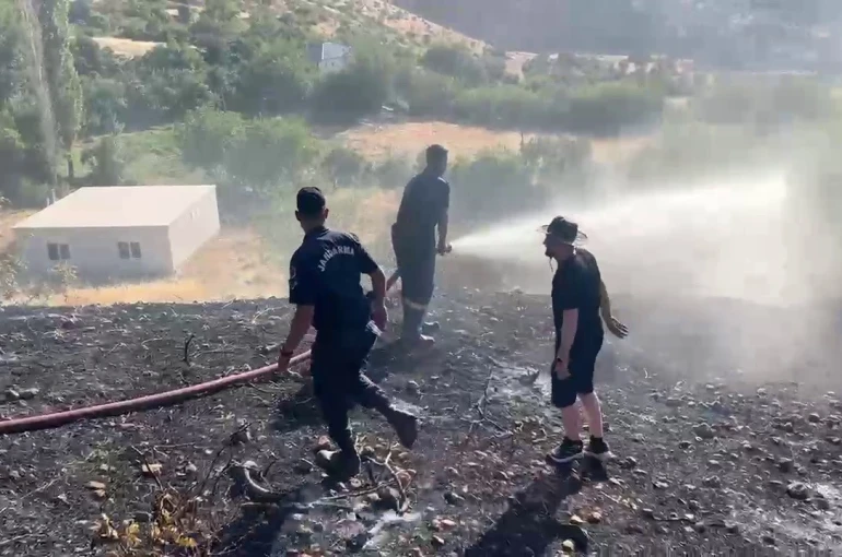 Örtü yangını söndürüldü