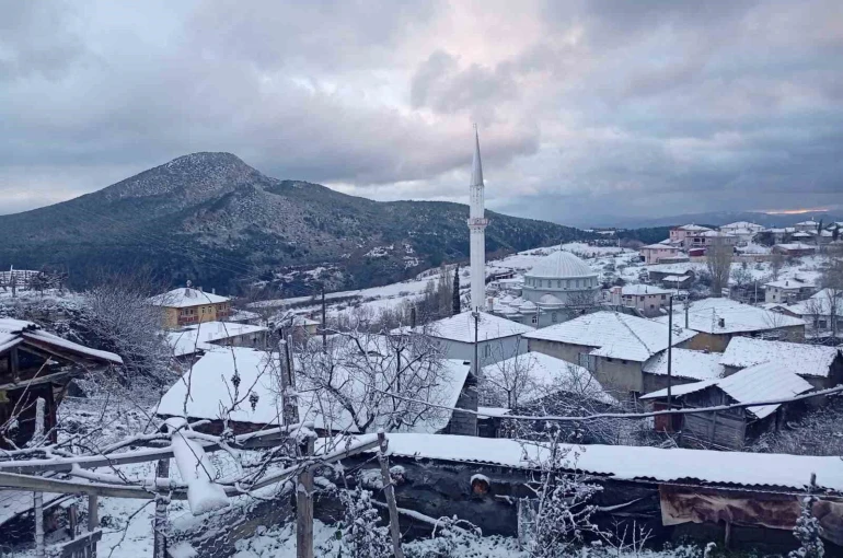 Osmaneli’nin yüksek kesimlerine mevsimin ilk karı yağdı 