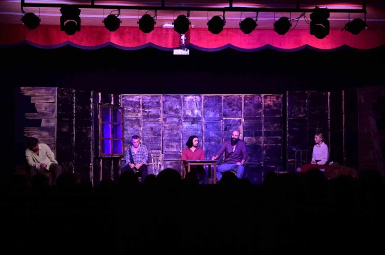 Osmangazi Belediyesi, ‘Duvarların Ötesi’ni sanatseverlerle buluşturdu 