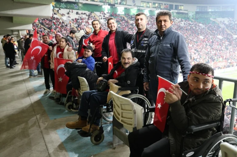 Osmangazi Belediyesi engelli bireylere milli maç heyecanı yaşattı 