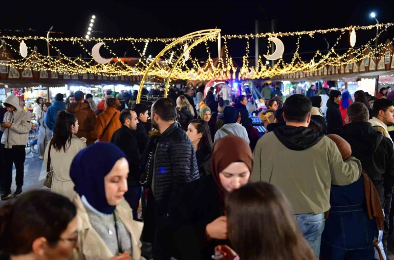Osmangazi meydanı’nda ramazan coşkusu sürüyor 