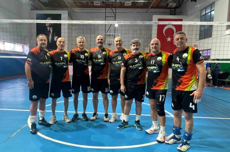 Osmangazi’nin veteran voleybolcuları zirveye çıktı 