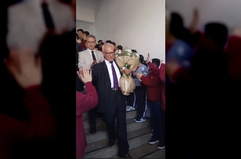 Osmaniye’de 43 yıllık eğitim neferine duygusal uğurlama