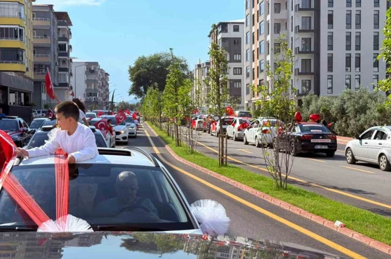 Osmaniye’de 72 öğrenci mezuniyet ve hatim sevincini konvoyla kutladı