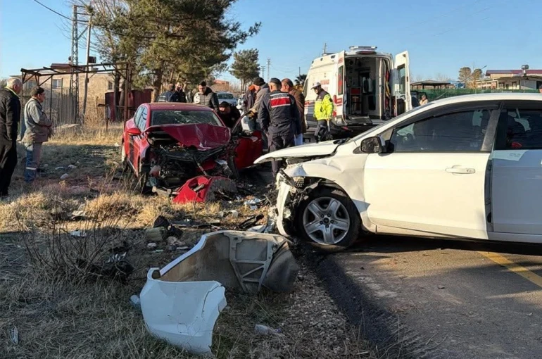Osmaniye’de buzlanma nedeniyle trafik kazası: 2 yaralı 