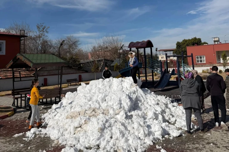 Osmaniye’de çocukların kar hasreti sona erdi 