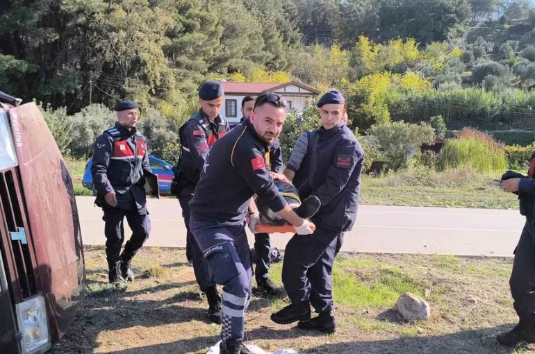 Osmaniye’de devrilen otomolin sürücüsü yaralandı 