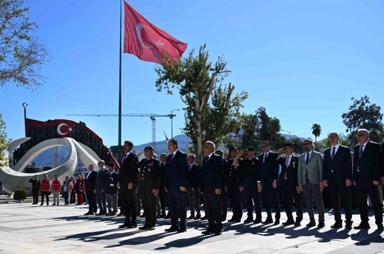 Osmaniye’de Gaziler Günü’nde mehteran eşliğinde yürüyüş düzenlendi