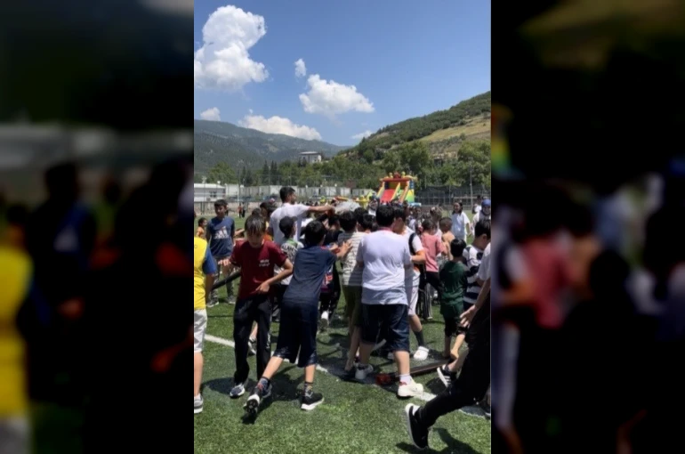 Osmaniye’de itfaiyeden çocuklara serinleten sürpriz 