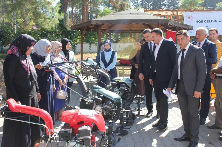Osmaniye’de ‘Kırsal Dezavantajlı Alanlar Projesi’ kapsamında makine dağıtıldı 