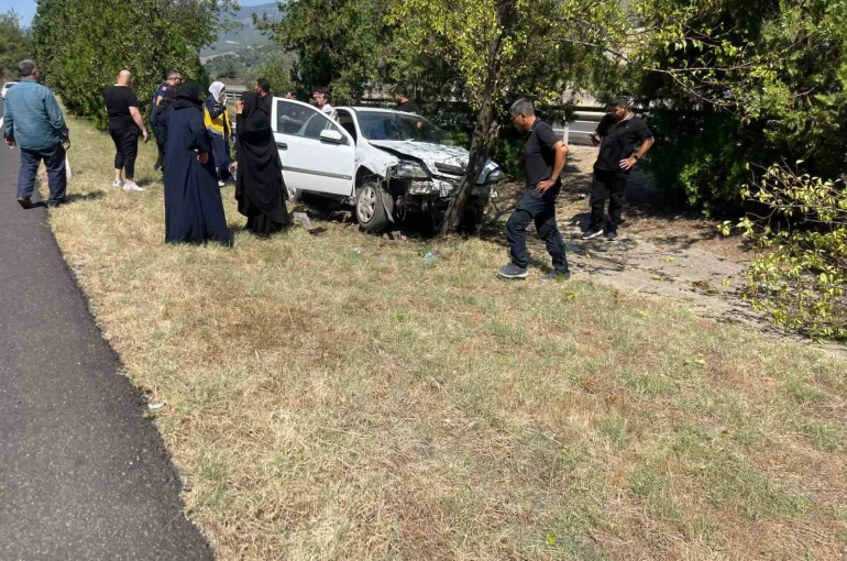 Osmaniye’de otomobil ağaca çarptı: 1 yaralı