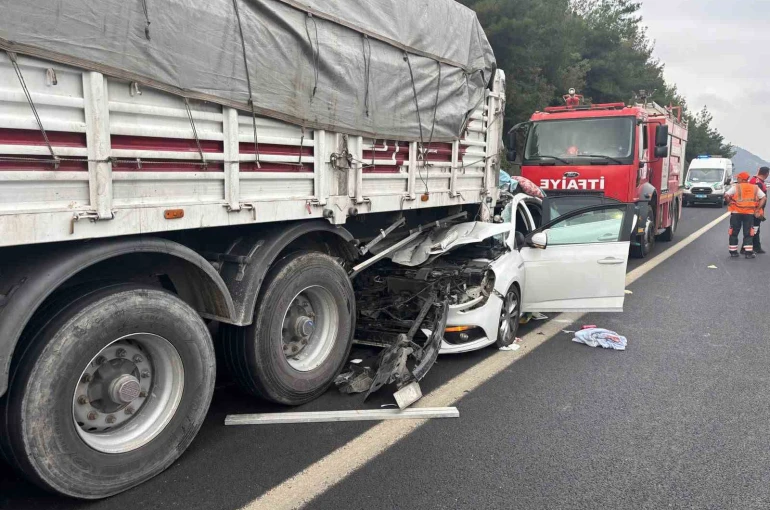 Osmaniye’de otomobil tıra arkadan çarptı: 4 ağır yaralı 