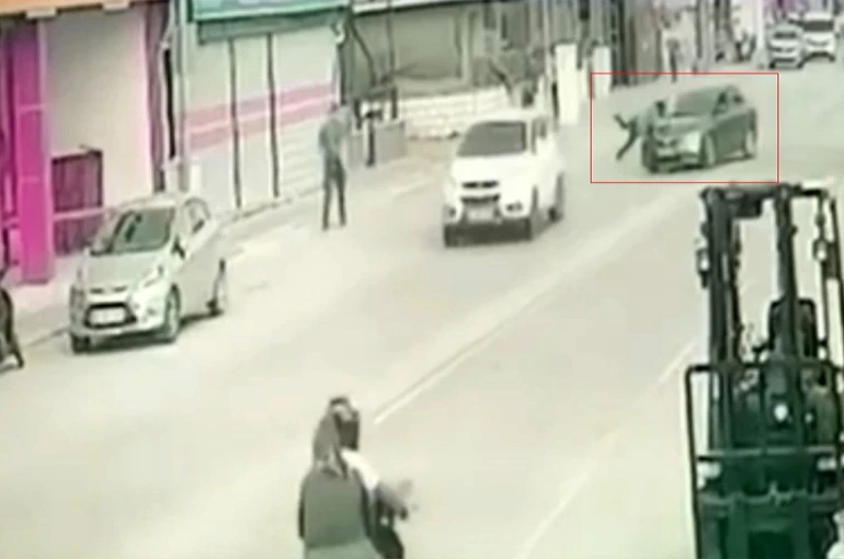 Osmaniye’de otomobilin çarptığı kadın yaralandı