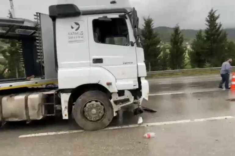 Osmaniye’de tır yağmurda savruldu 