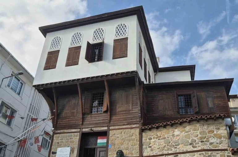 Osmanlı’ya sığınan Macar kralının evi eski günlerini arıyor 