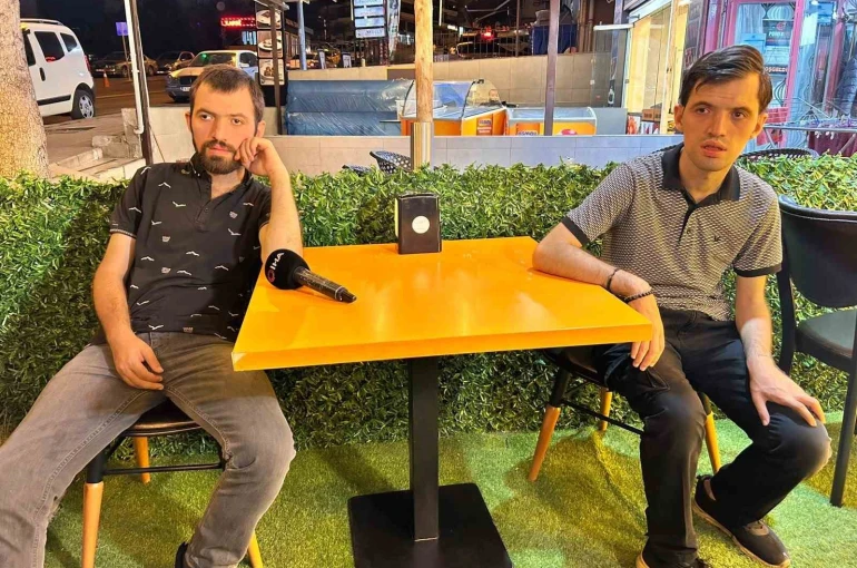 Otizmli ve zihinsel engelli ikiz kardeşlerin hafızası görenleri şaşırtıyor