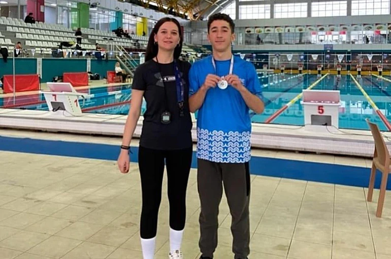 Otizmli Yüzücü Alper Akgül’den 5 Madalya