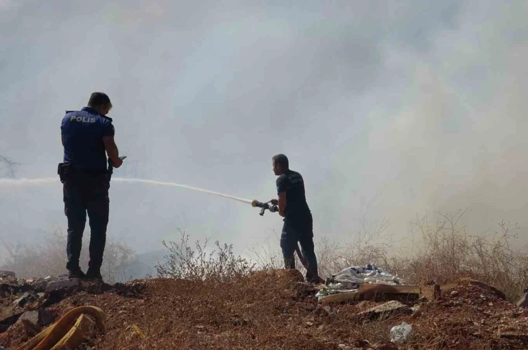Otluk alanda çıkan yangın büyümeden söndürüldü 