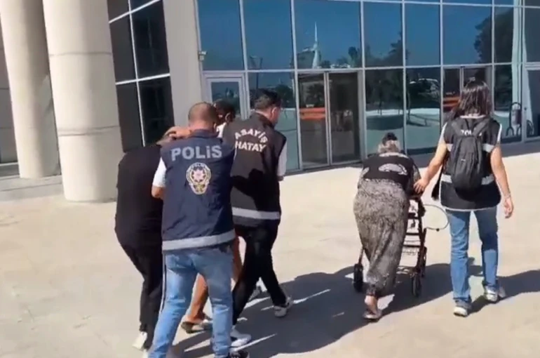 Oto faresi 3 hırsız yakalandı; 2 tutuklama 