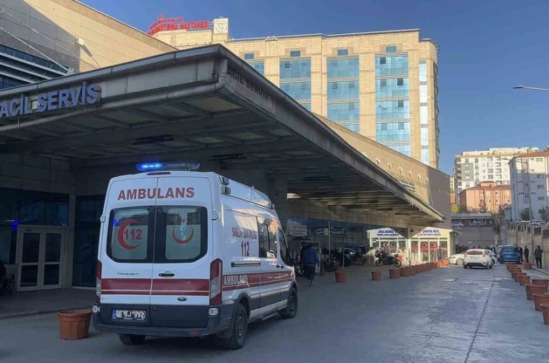 Otobüs ile motosiklet çarpıştı: 1 ölü 