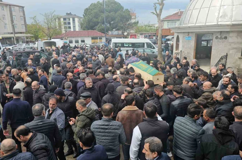 Otobüs kazasında hayatını kaybeden Elif, Tekirdağ’da defnedildi 