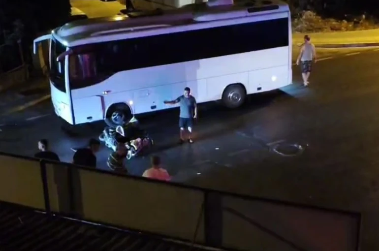 Otobüsle çarpışan elektrikli bisikletin sürücüsü yaralandı 