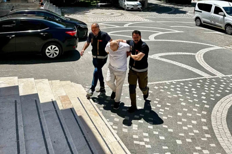 Otobüsteki yolcudan 5 bin uyuşturucu hap çıktı 