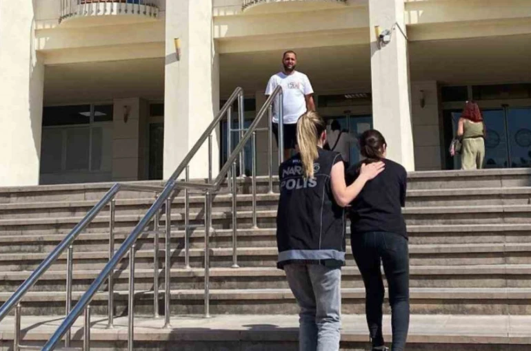 Otogarda uyuşturucuyla yakalandı