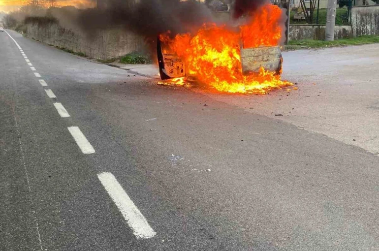 Otomobil, alev topuna döndü 