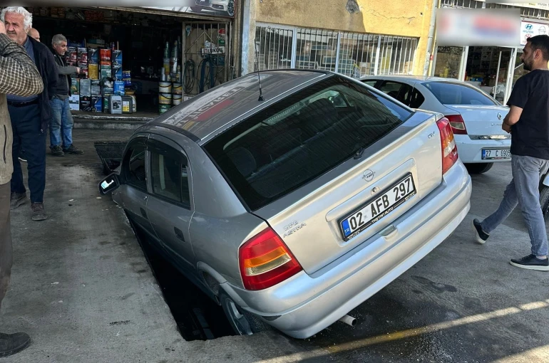 Otomobil bakım kanalına düştü 