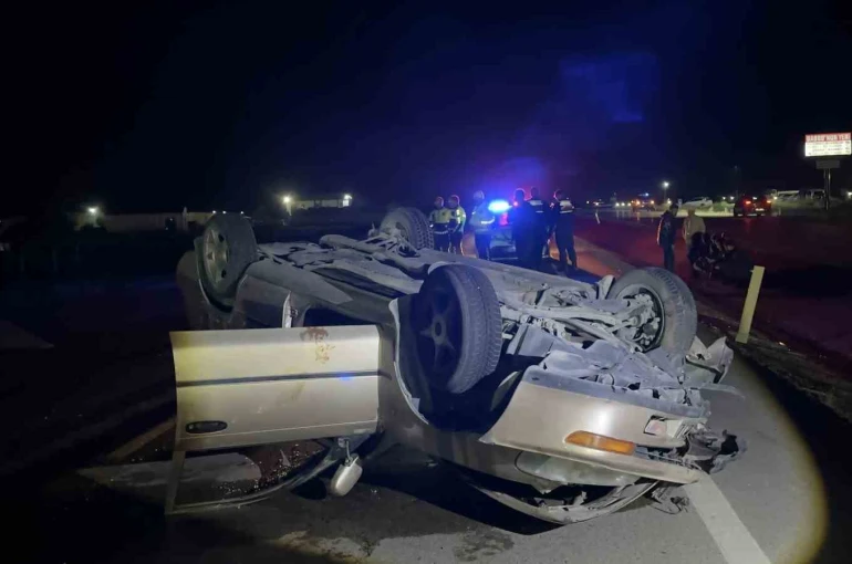 Otomobil beton mikserine arkadan çarptı: 1 ağır yaralı 