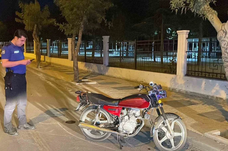 Otomobil, çarptığı motosikleti 70 metre sürükledi: 1 yaralı 