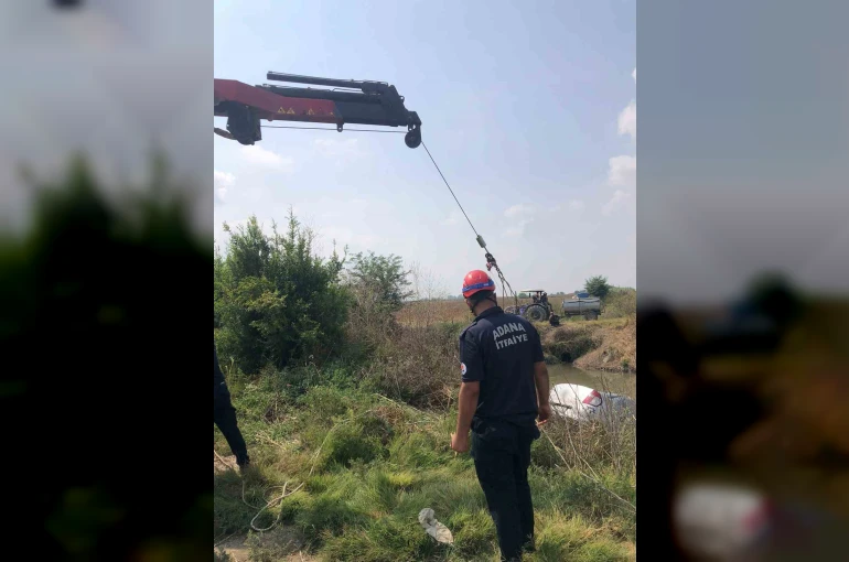 Otomobil dereye uçtu: Sürücü yüzerek kurtuldu