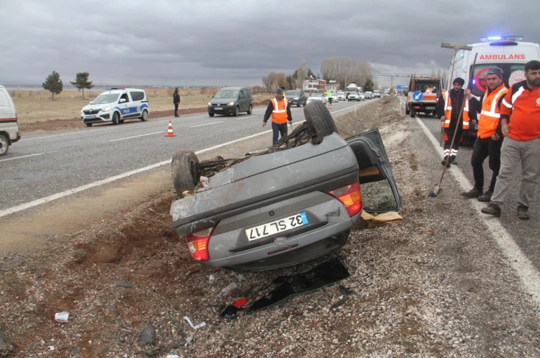 Otomobil devrilmesiyle 6 kişi yaralandı