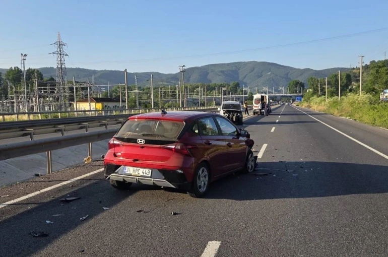 Otomobil hafif ticari araca arkadan çarptı, 1 kişi yaralandı 
