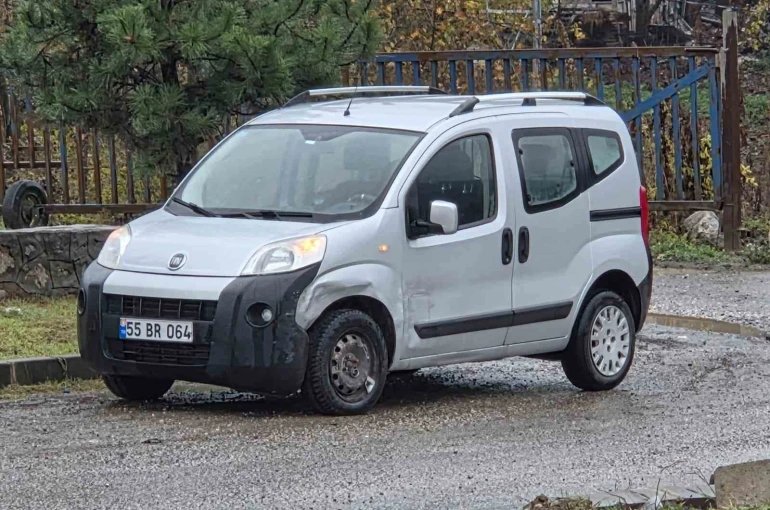 Otomobil ile hafif ticari araç çarpıştı: 2 yaralı 