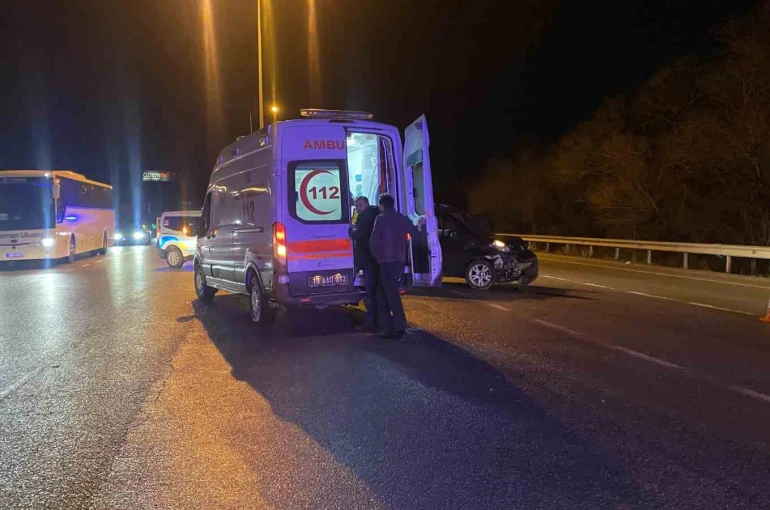 Otomobil ile hafif ticari araç çarpıştı: 5 yaralı