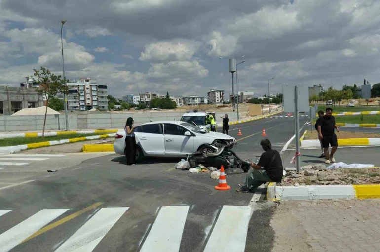 Otomobil ile motosiklet çarpıştı: 1 yaralı 
