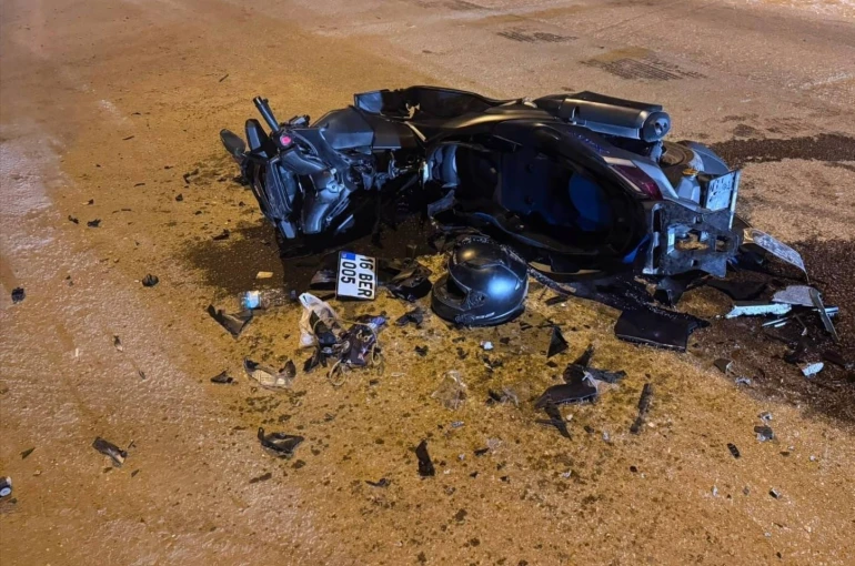 Otomobil ile motosiklet kafa kafaya çarpıştı: 1 ağır yaralı
