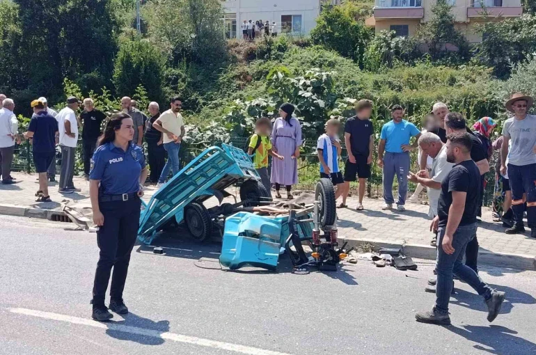Otomobil ile patpat çarpıştı: 2’si ağır 4 yaralı 