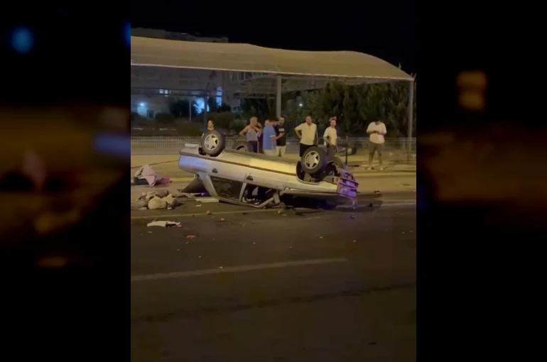 Otomobil park halindeki araca çarptı: 5 yaralı