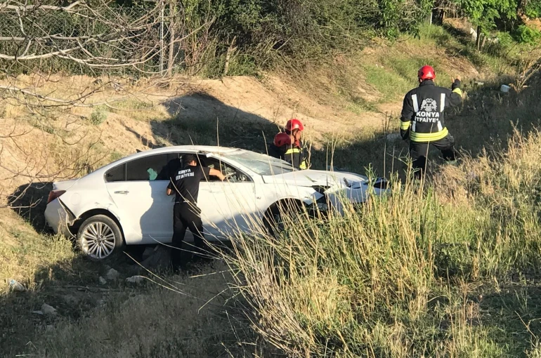 Otomobil şarampole yuvarlandı: 1'i bebek 3 yaralı