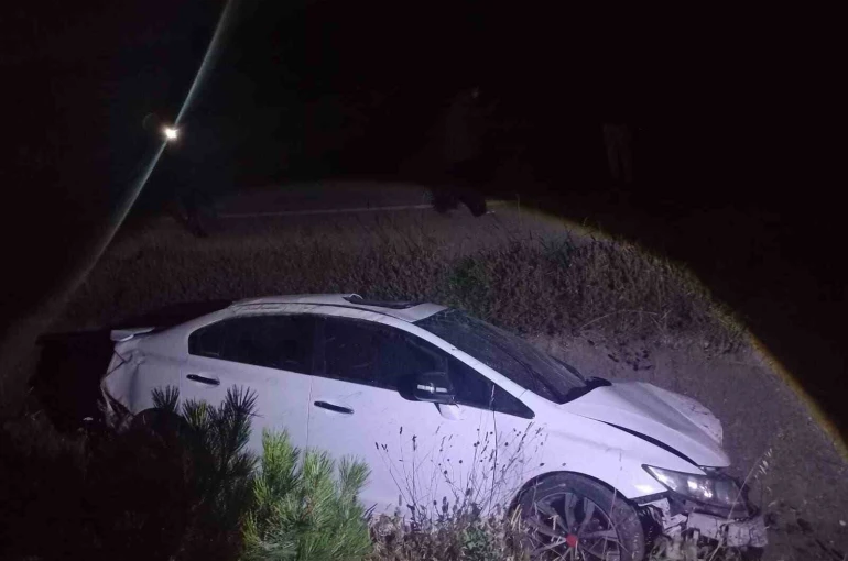 Otomobil su kanalına düştü: 1’i ağır 2 yaralı 