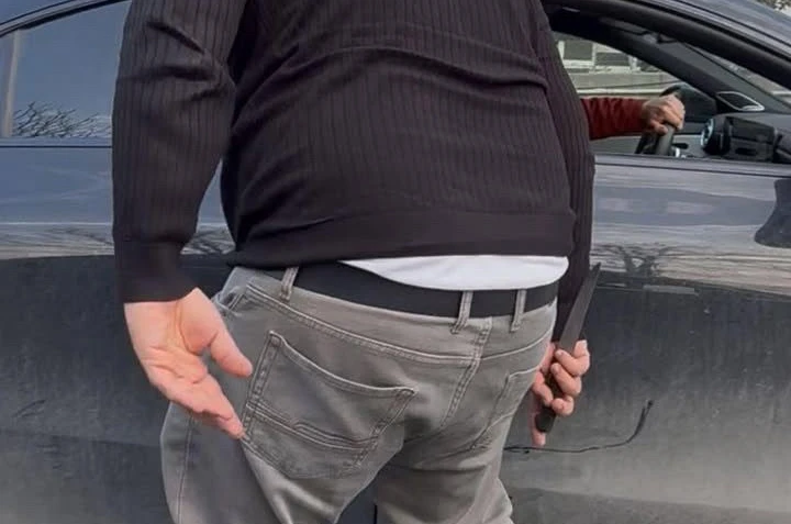 Otomobil sürücüsünü bıçakla tehdit eden minibüs şoförü tutuklandı 