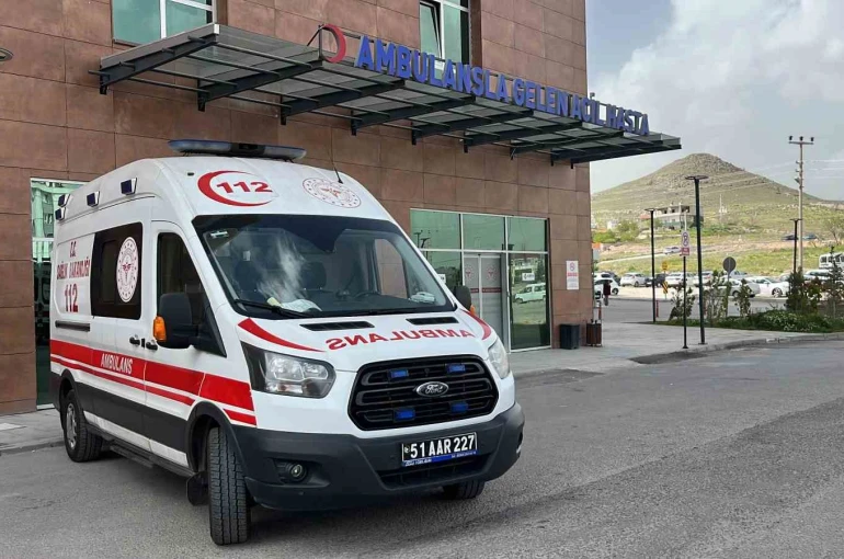 Otomobil üç tekerlekli motosikletle çarpıştı: 1 ölü 3 yaralı