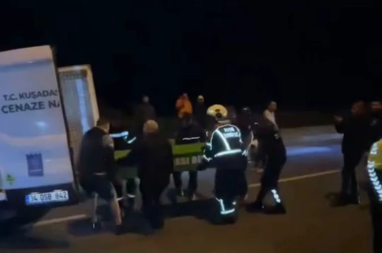 Otomobil, yol temizliği yapan belediye aracına çarptı: 1 ölü